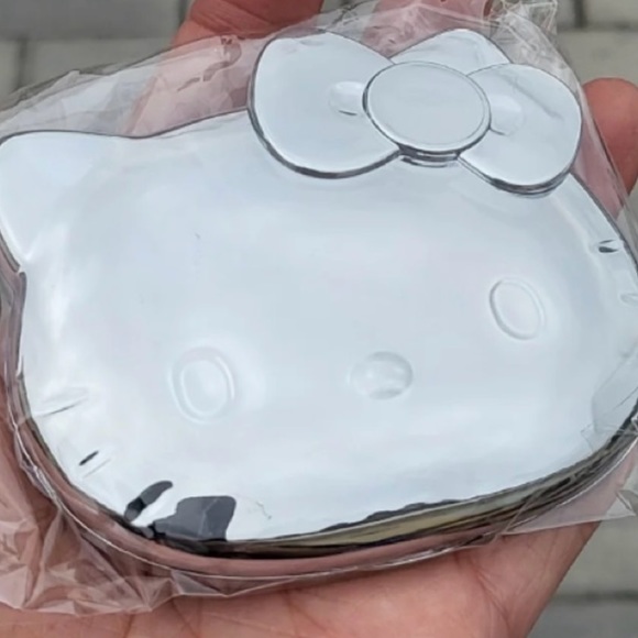 Rare 2011 Sanrio HELLO KITTY chrome compact - new in box - Picture 3 of 5